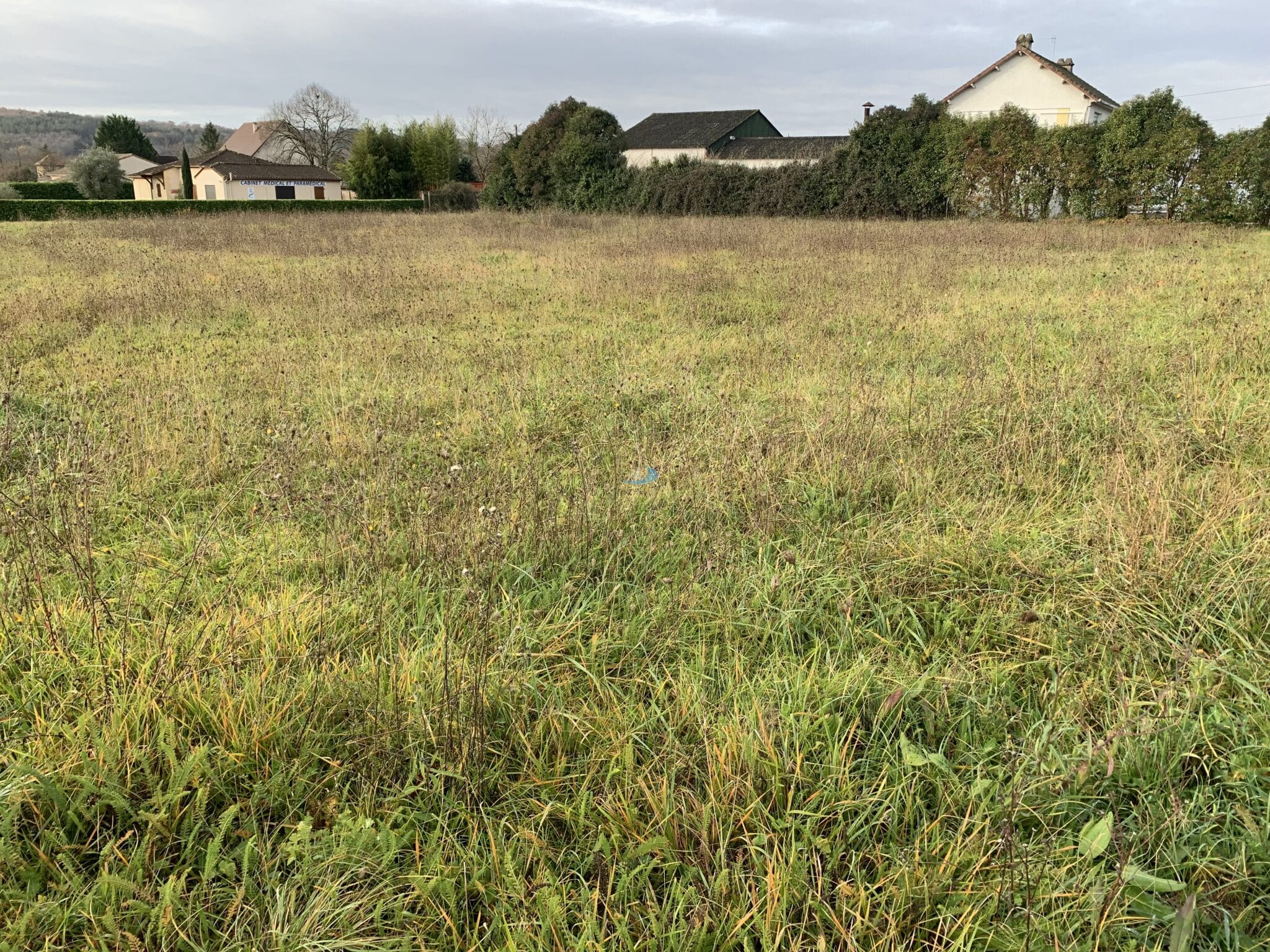 Terrain de 1800 m² situé à Coulounieix-Chamiers, calme et bien exposé.