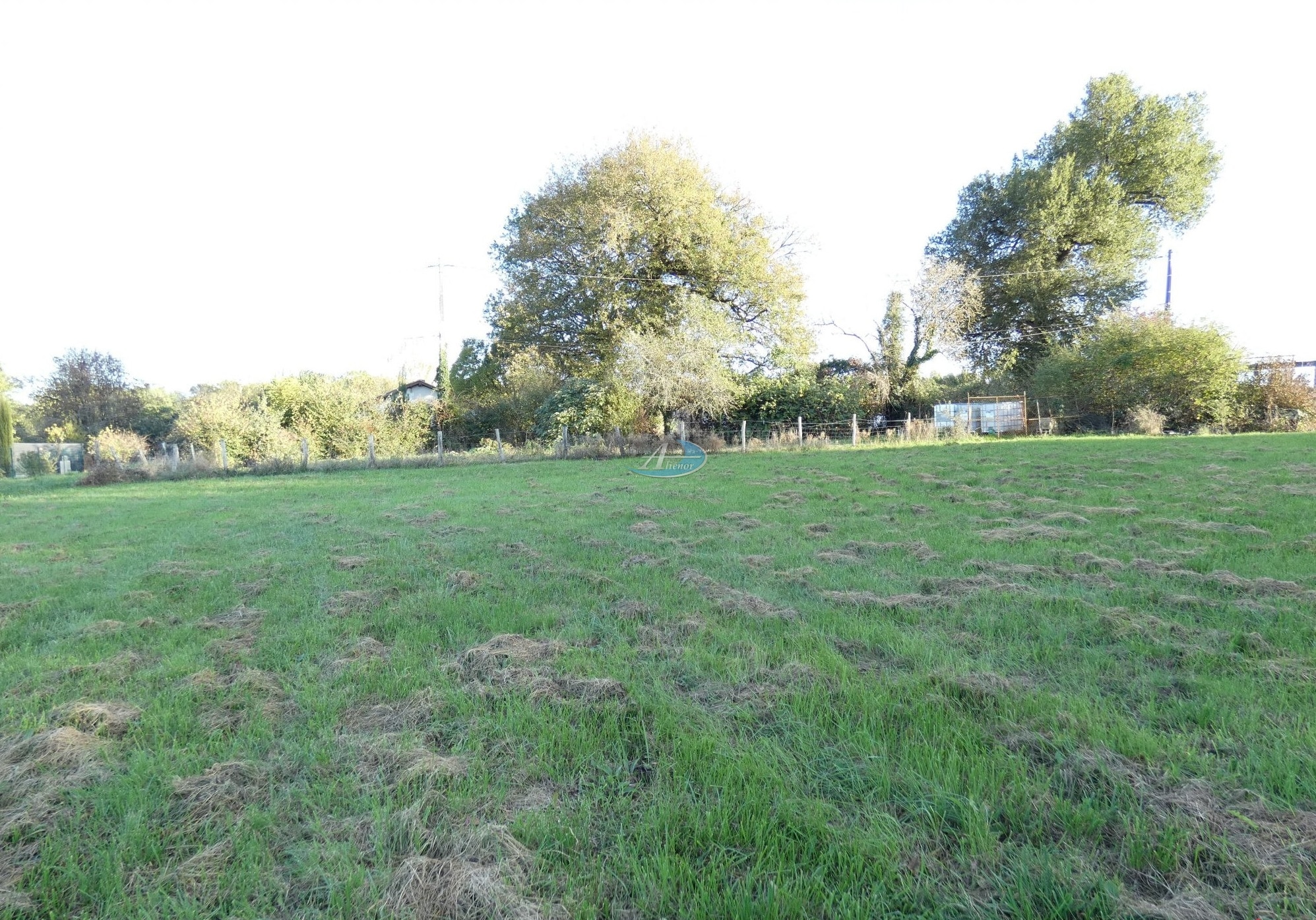 Terrain de 1230 m² à la vente à Coulounieix-Chamiers, situé dans une impasse, proche du bourg et des commodités essentielles.