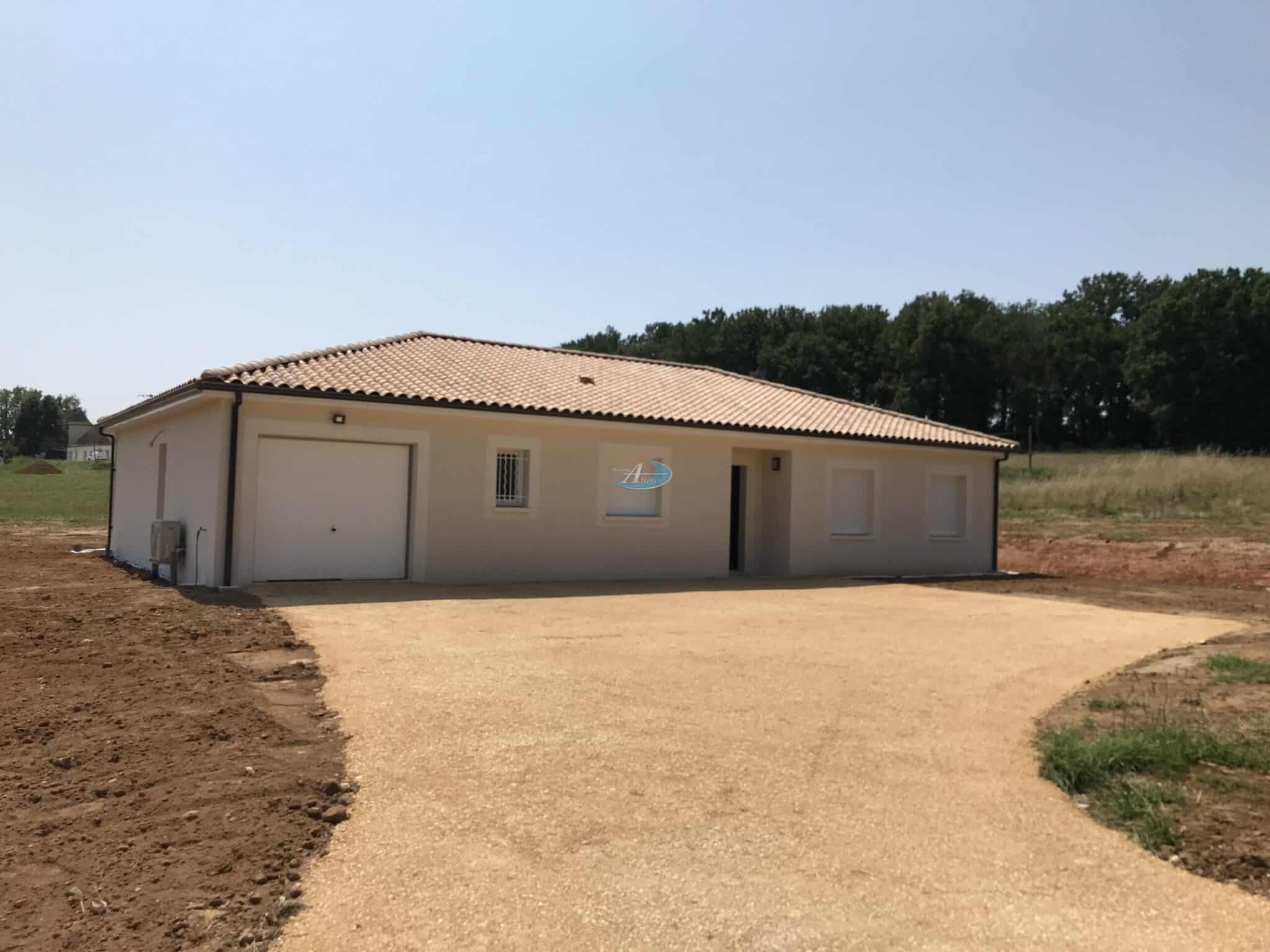 Maison de plein-pied moderne de 110 m², située sur un terrain plat de 1275 m² à Chancelade.