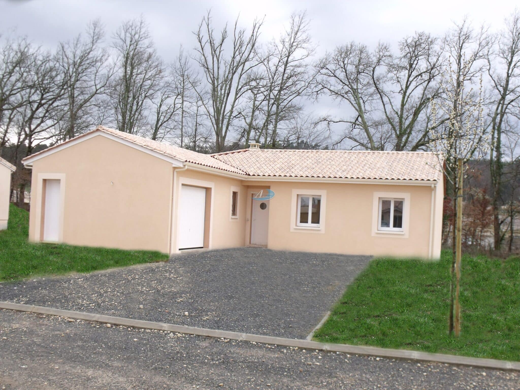 Maison moderne de 95 m² construite sur un terrain de 997 m² à Marsac-sur-l'Isle, à 10 minutes du centre de Périgueux.