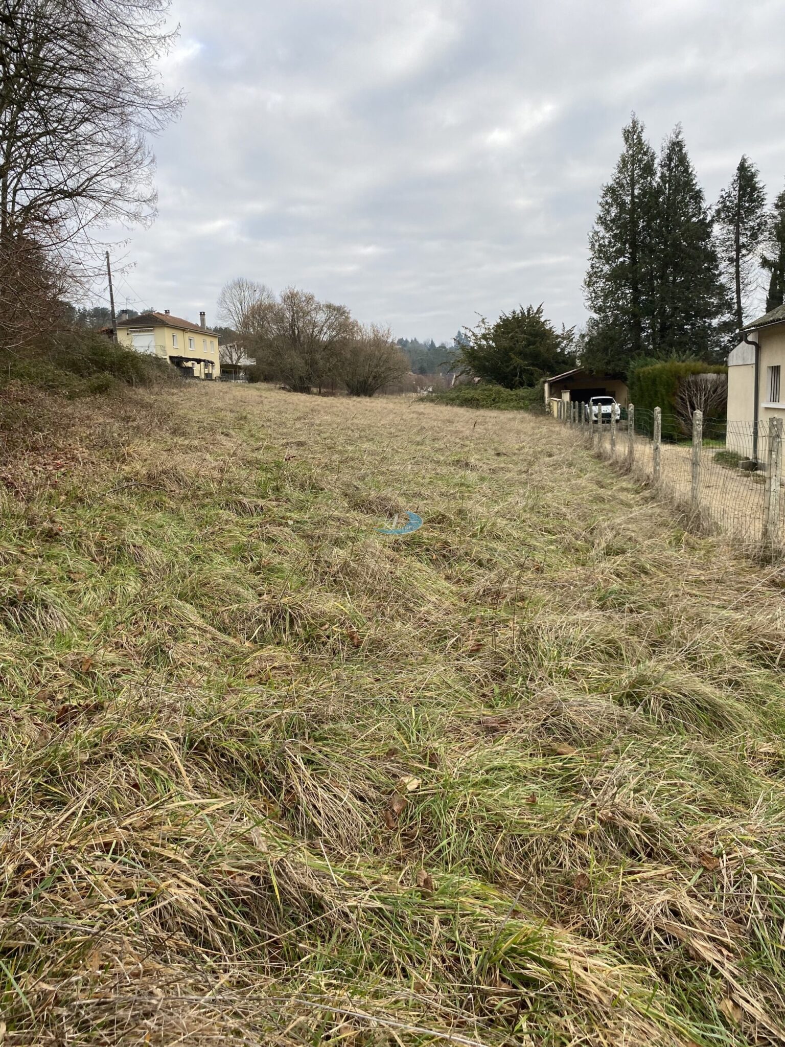 Terrain de 1 172 m² à vendre sur la commune de Trélissac, raccordé au tout-à-l'égout, à moins de 5 minutes de la zone commerciale Leclerc.