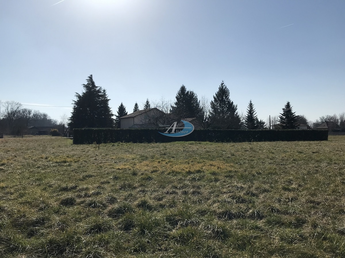 Terrain à vendre à Bergerac, d'une superficie de 1 300 m²
