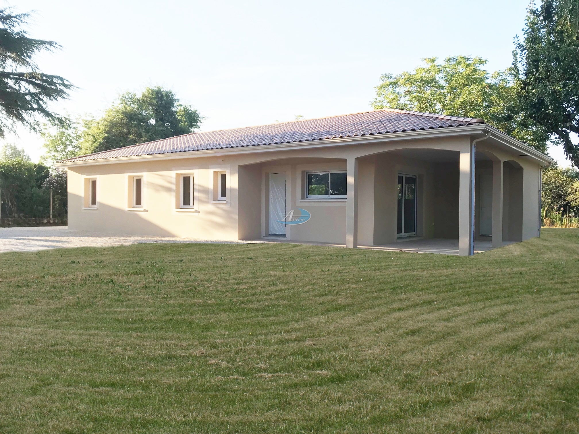 Découvrez ce terrain constructible de 1 200 m² situé à Proissans, à proximité de Sarlat.