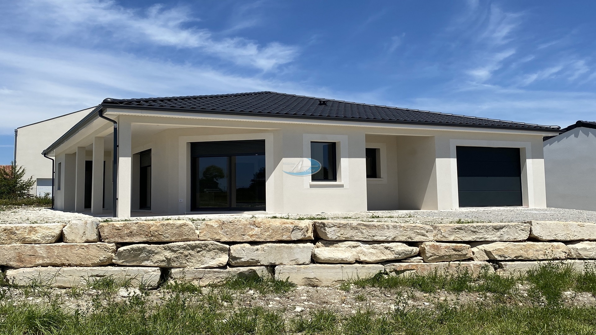 Terrain à vendre à Champcevinel de 750 m², idéal pour construire une maison de 85 m² aux normes RE 2020, avec grand séjour lumineux, cuisine ouverte, chambres, salle de bain avec douche, WC séparé et garage, dans un environnement calme.