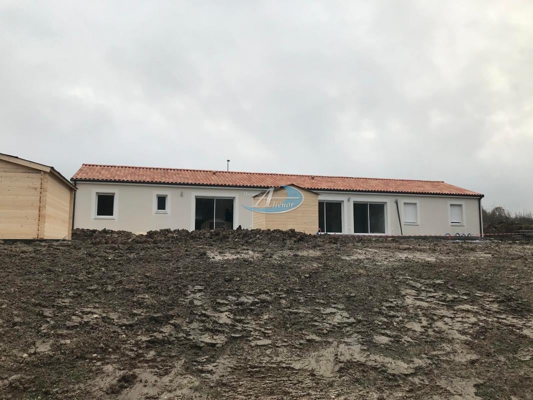 Projet de maison + terrain à vendre à Proissans en Dordogne, comprenant deux constructions mitoyennes lumineuses.