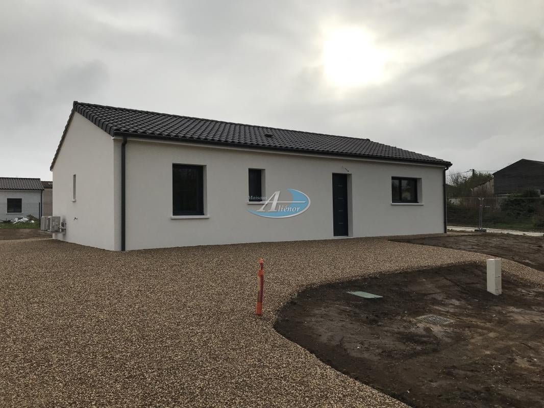 Maison neuve aux lignes contemporaines, à construire sur un terrain de 2 000 m² à Montignac.
