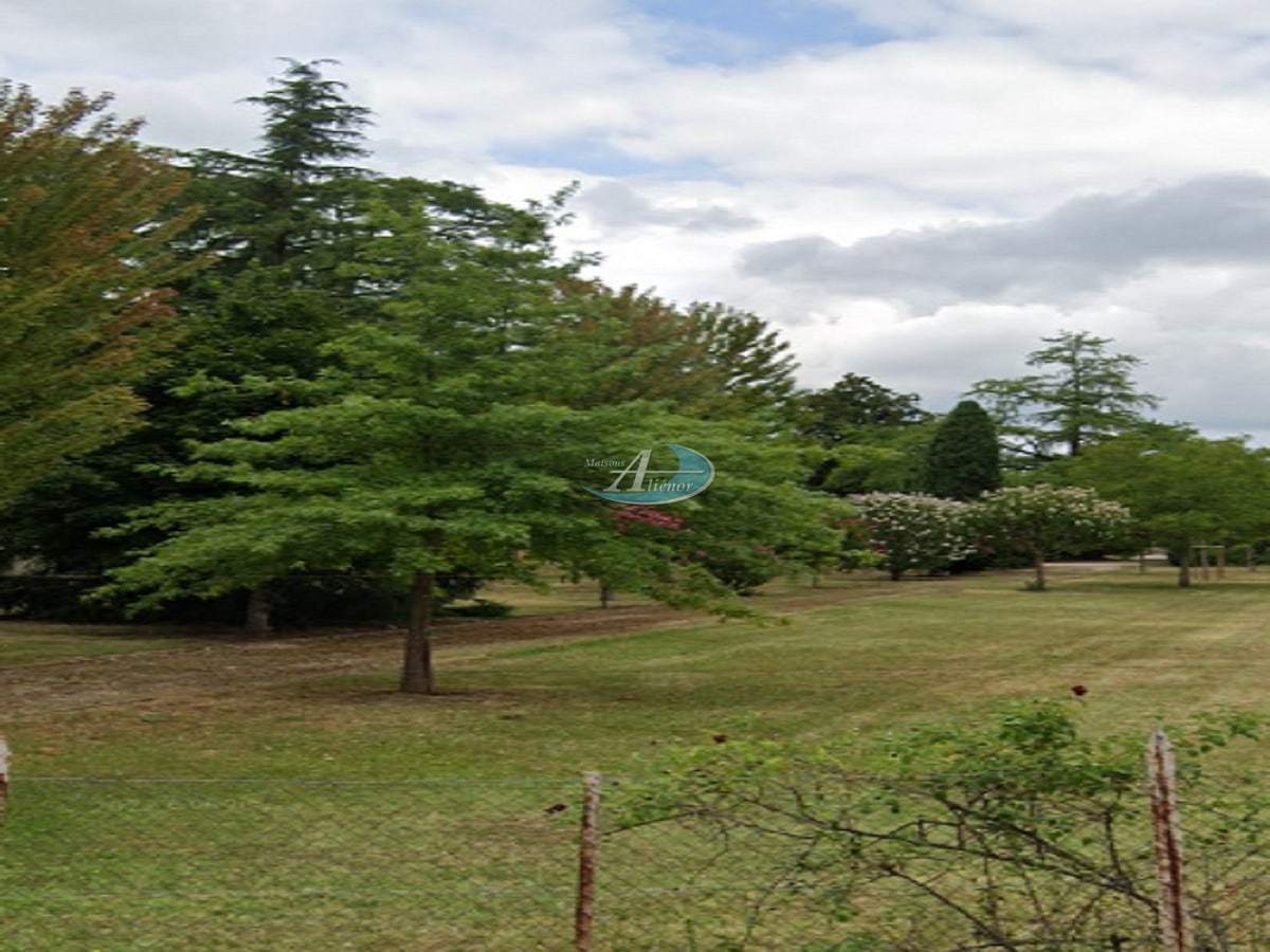 Terrain de 800 m², à seulement 5 min à pied du centre-ville de Bergerac
