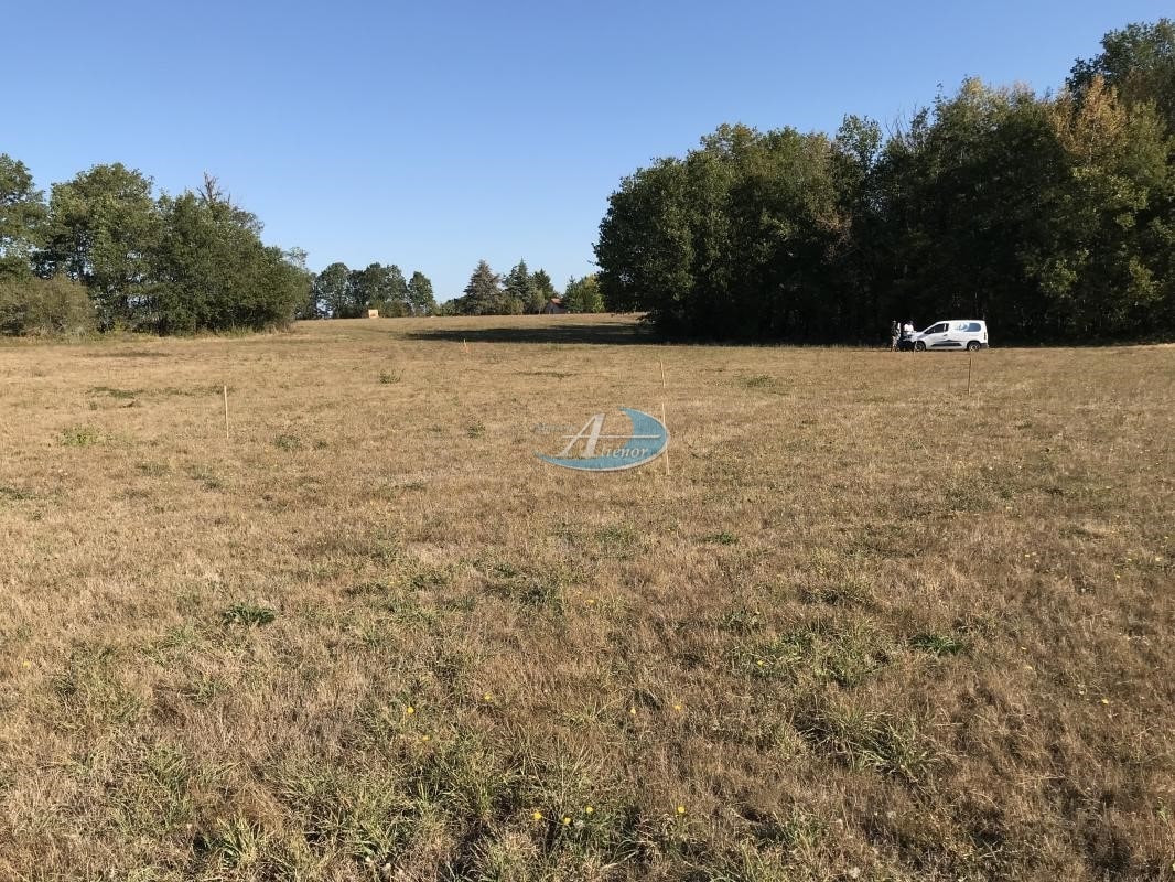 Terrain de 1230m² à vendre, idéal pour un projet de construction.