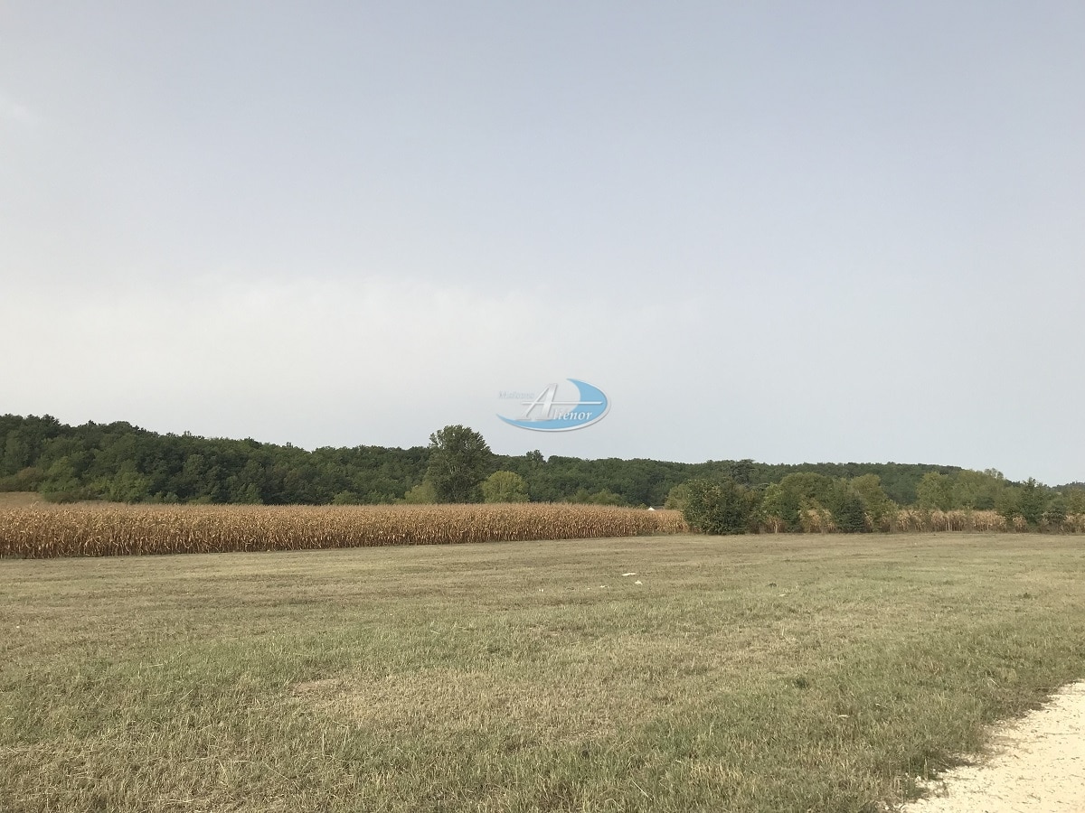 Beau terrain de 1 500 m² situé à Eymet.