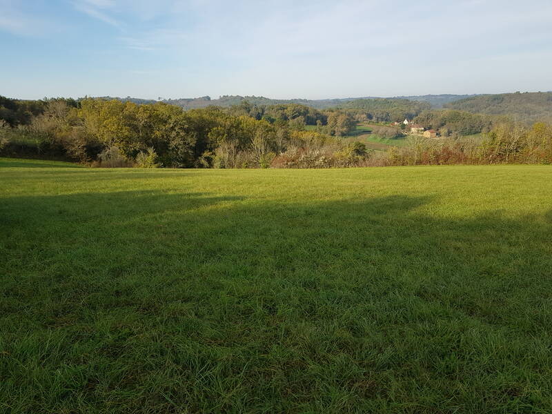 Terrain à Auriac du Périgord de 1400 m² proche de Montignac Lascaux.
