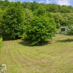 Terrain à Sarlat de 1000 m² situé dans un lotissement très agréable et calme.
