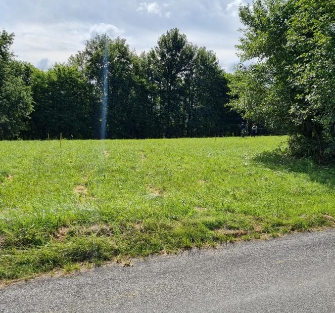 Terrain à Sarlat de 1000 m² situé dans un environnement calme et verdoyant.